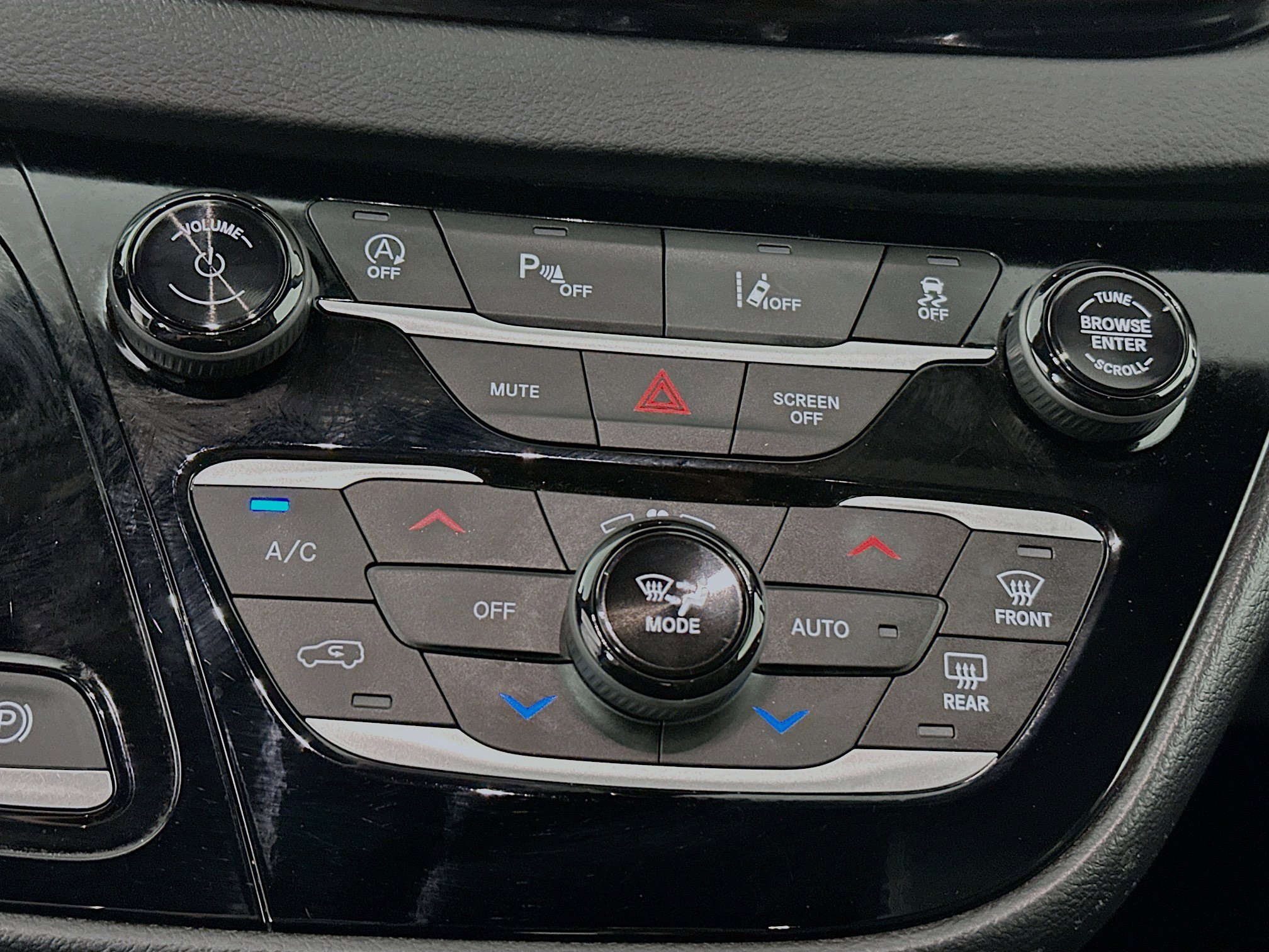 Used 2025 Chrysler Pacifica Select image 23