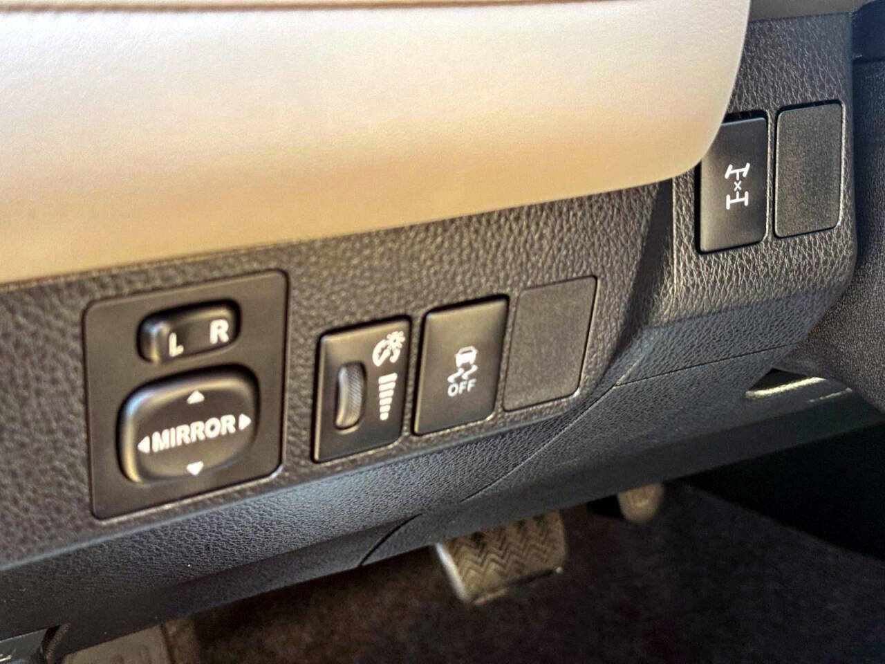 Used 2015 Toyota RAV4 XLE image 15