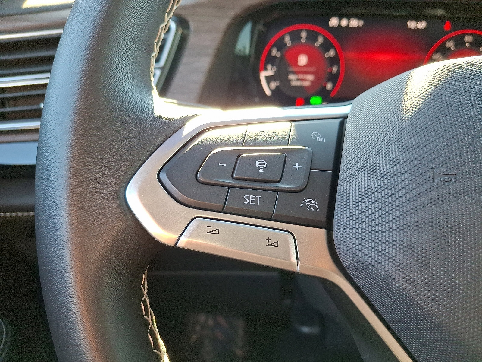 Used 2024 Volkswagen Atlas SEL image 22