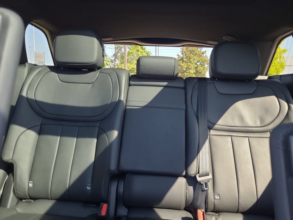 Used 2025 Land Rover Range Rover Sport AWD/4WD image 27