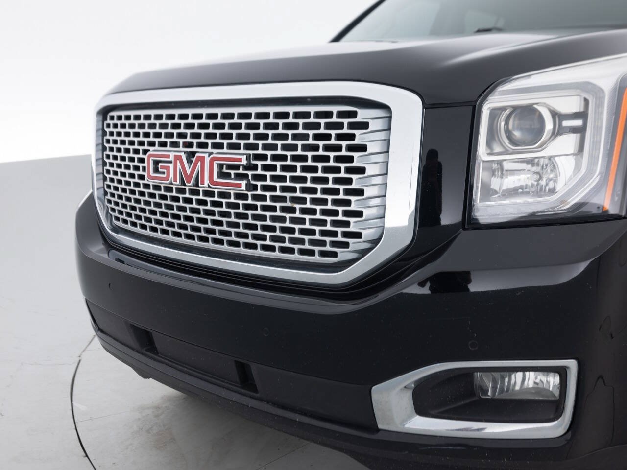 Used 2017 GMC Yukon XL Denali w/ Open Road Package AWD/4WD image 16
