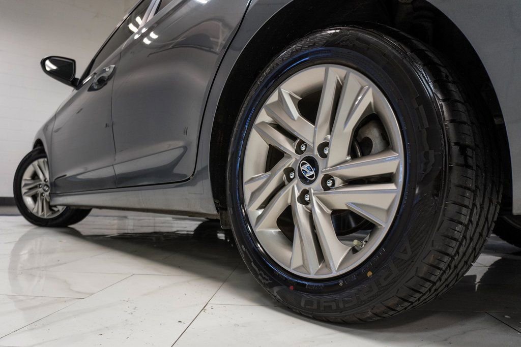 Used 2019 Hyundai Elantra SEL image 35