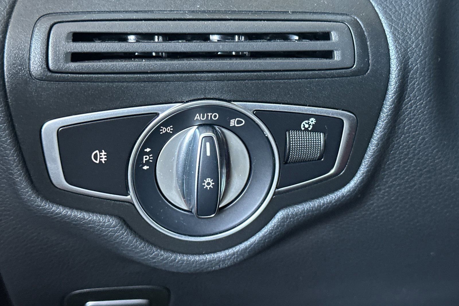 Certified 2022 Mercedes-Benz GLC 300 4MATIC Coupe image 37