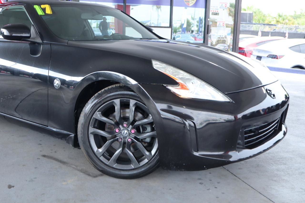 Used 2017 Nissan 370Z Coupe RWD image 2