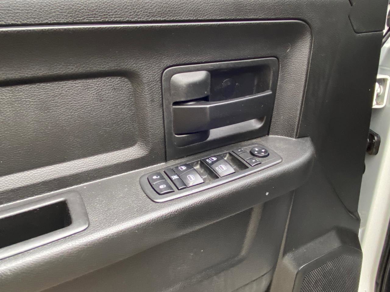 Used 2018 RAM 2500 Tradesman w/ Chrome Appearance Group image 25