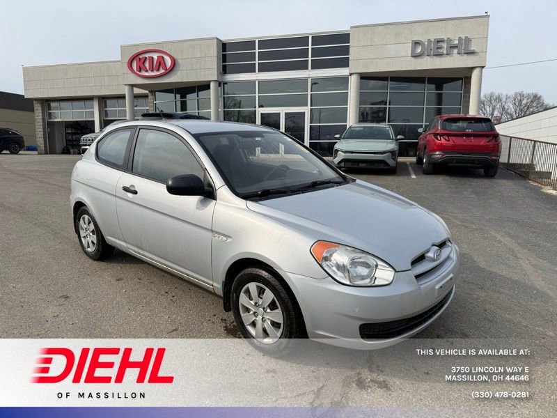 Used 2011 Hyundai Accent GL image 1