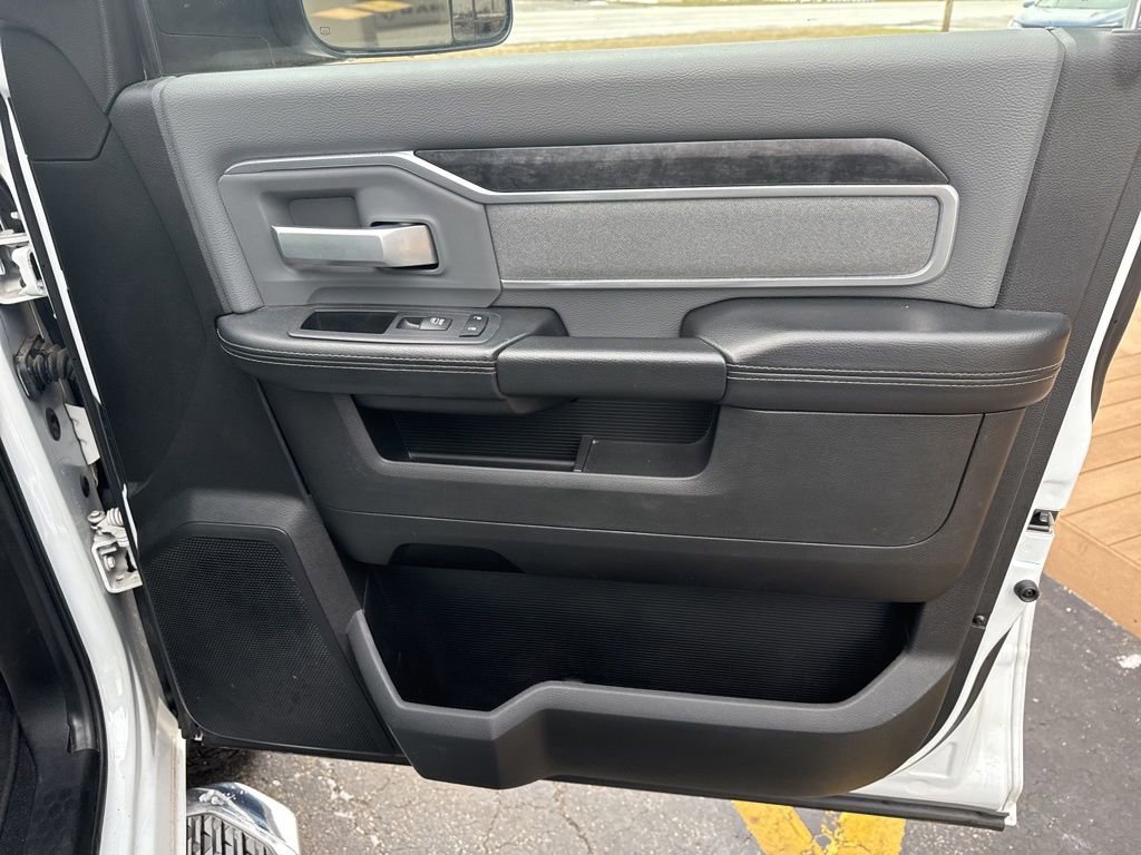 Used 2022 RAM 3500 Big Horn AWD/4WD image 34