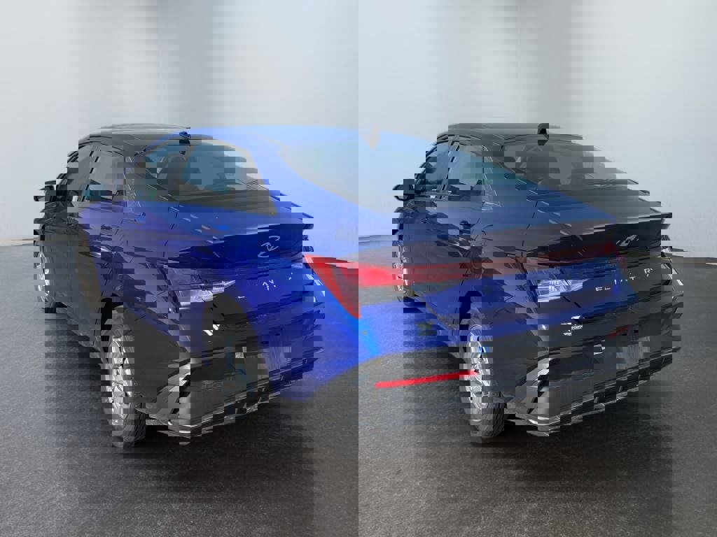 Certified 2024 Hyundai Elantra SE image 7