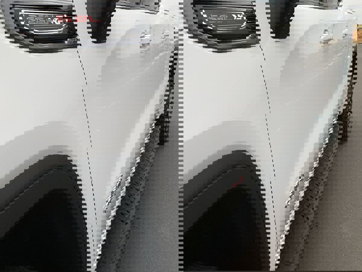 Used 2024 GMC Sierra 1500 AT4 w/ Technology Package image 13