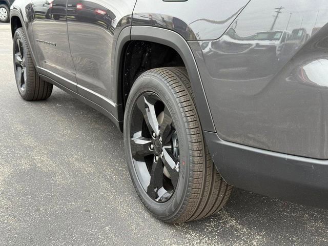 New 2025 Jeep Grand Cherokee L Limited w/ Black Appearance Package image 6