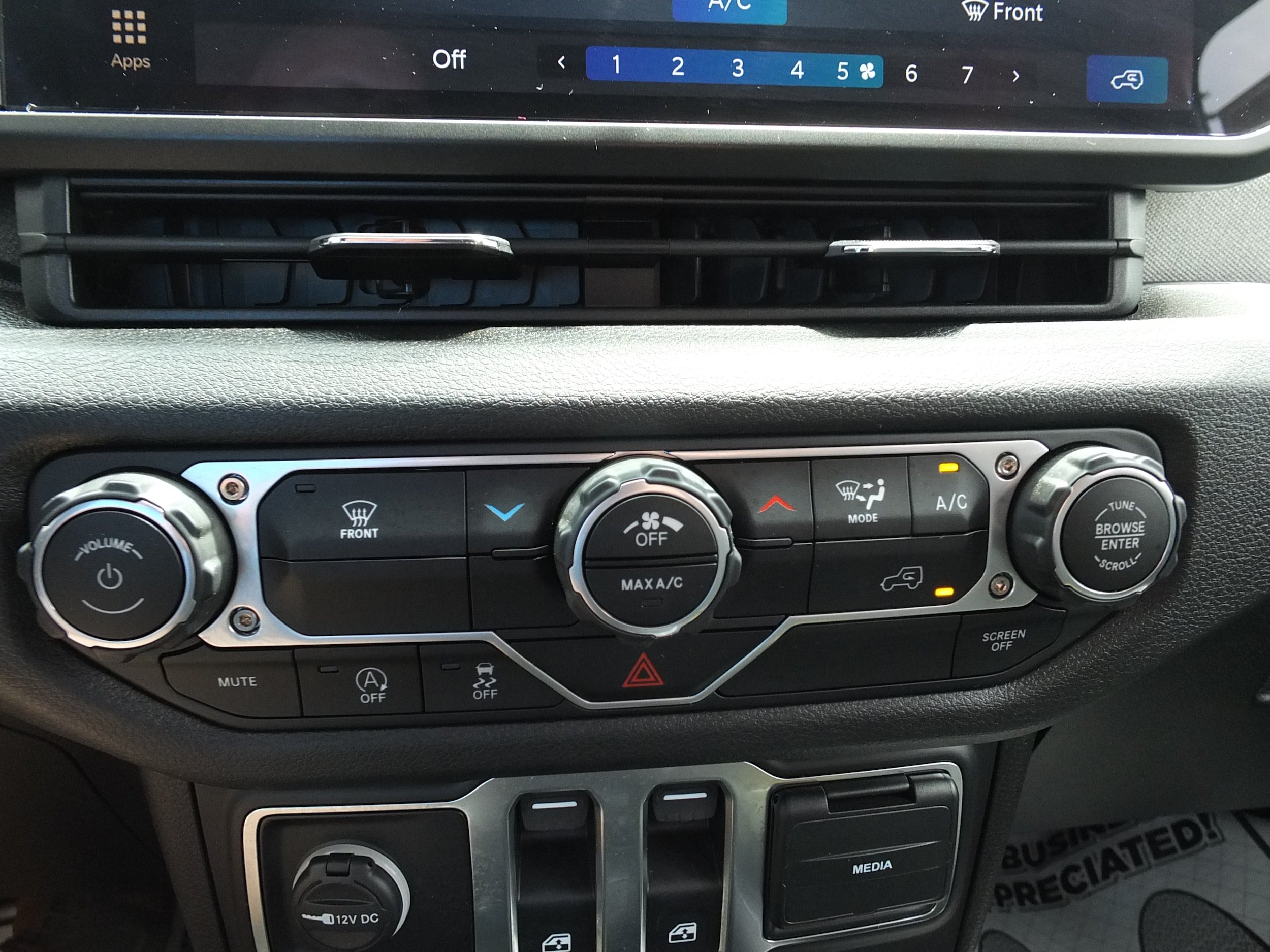 Used 2025 Jeep Wrangler Sport AWD/4WD image 24