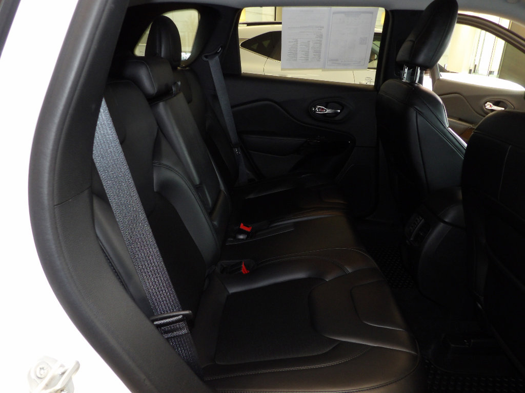 Used 2020 Jeep Cherokee Latitude Plus image 17