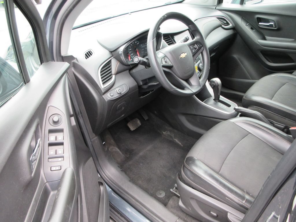 Certified 2021 Chevrolet Trax LT AWD/4WD image 13