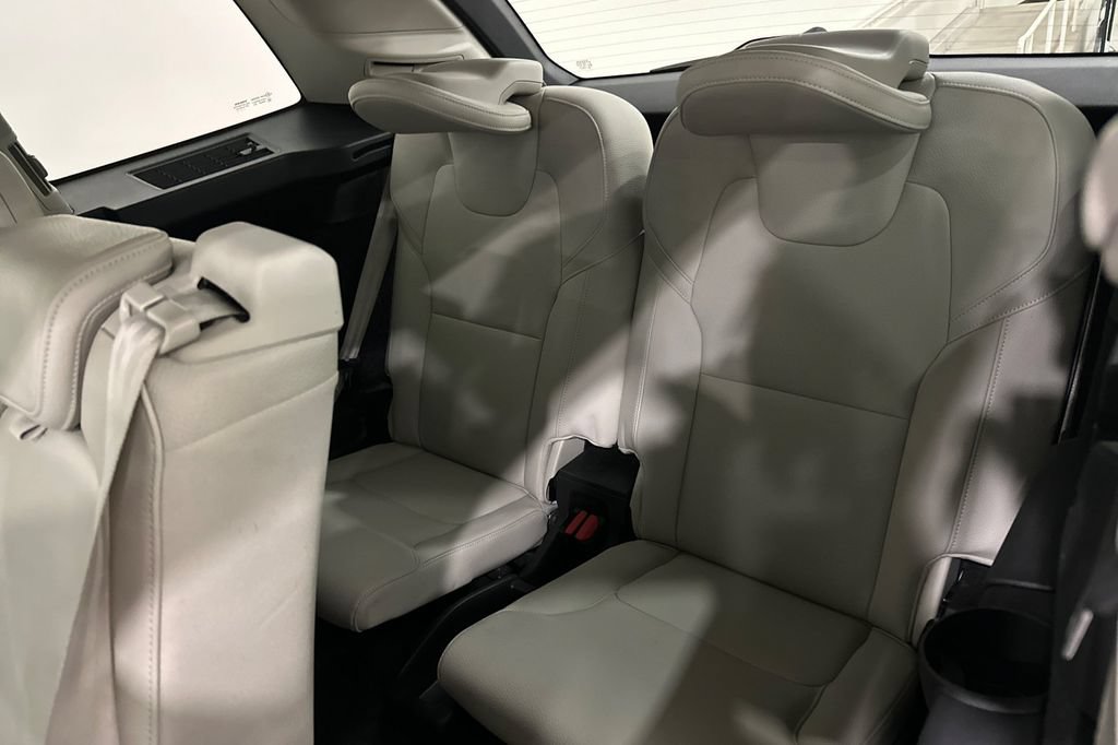 Used 2017 Volvo XC90 T6 Momentum w/ Vision Package AWD/4WD image 17