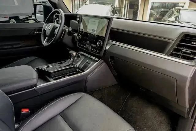 Used 2025 Lexus GX 550 image 14