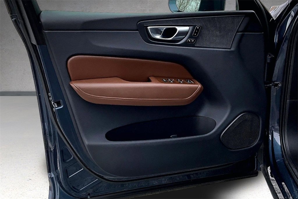 Used 2023 Volvo XC60 B5 Plus w/ Climate Package image 19