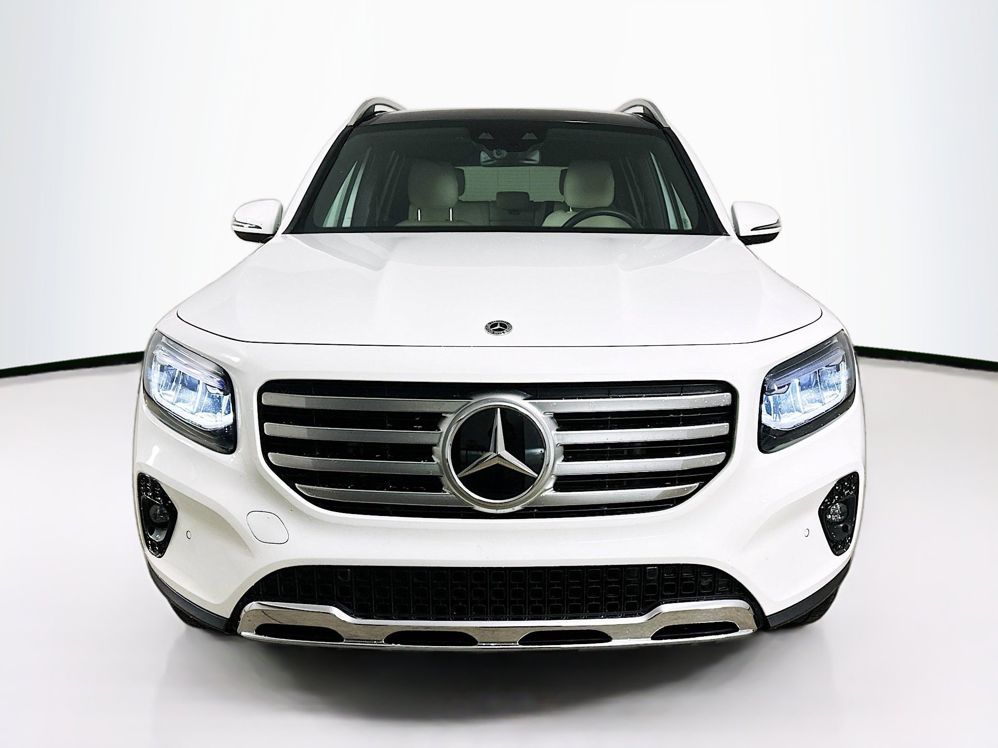 Used 2024 Mercedes-Benz GLB 250 4MATIC image 2