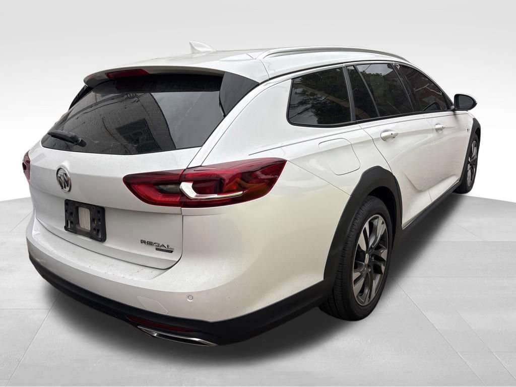 Used 2019 Buick Regal Essence w/ Driver Confidence Package I AWD/4WD image 3