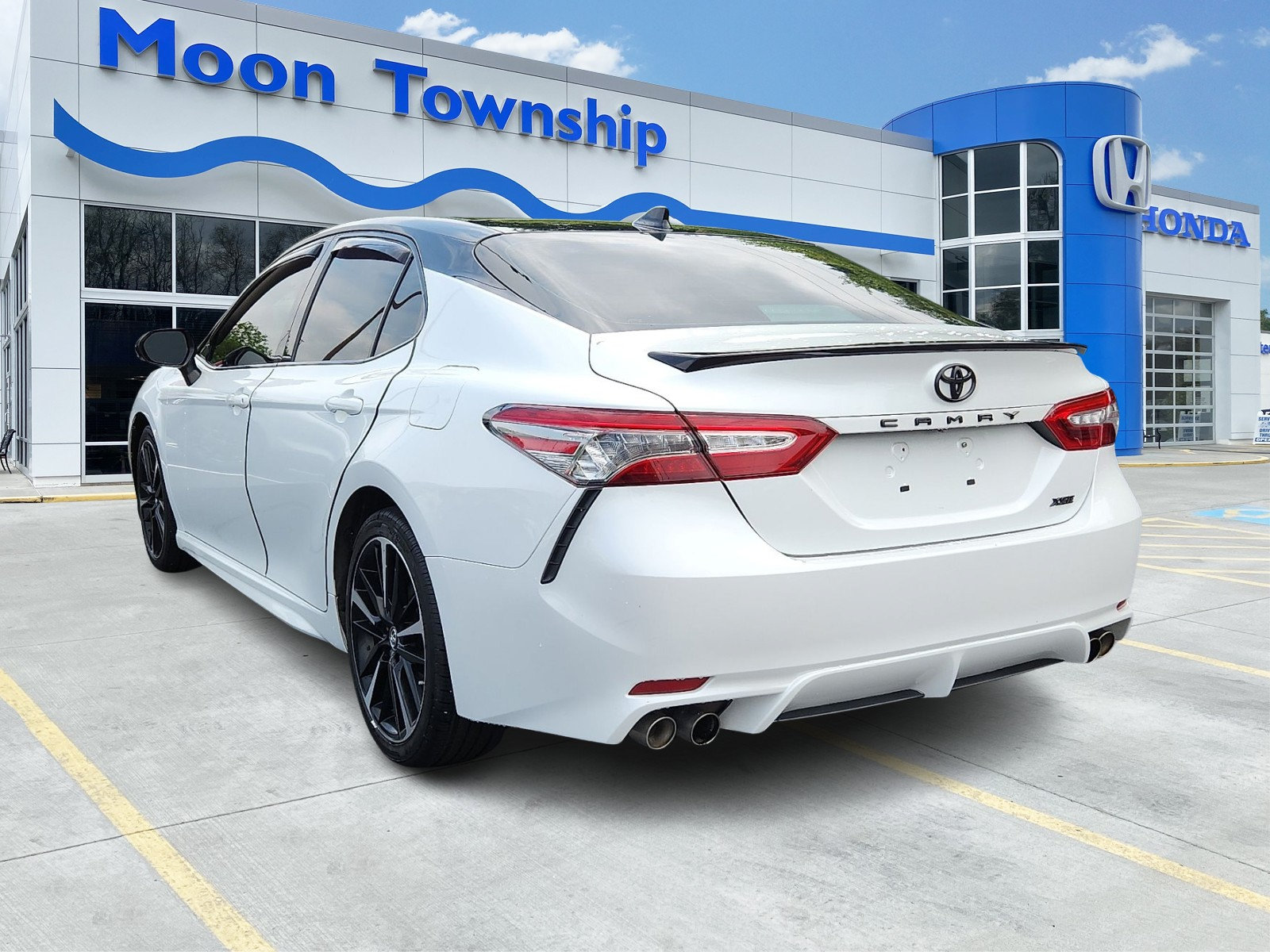 Used 2019 Toyota Camry XSE w/ Navigation Package FWD image 4