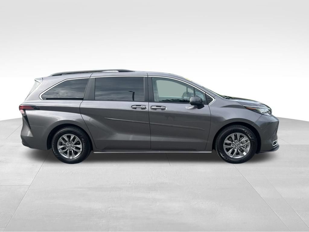 Certified 2022 Toyota Sienna XLE w/ XLE Plus Package FWD image 6
