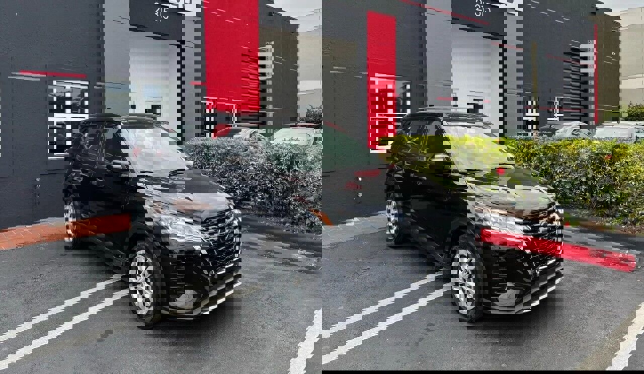 Used 2021 Nissan Kicks S image 1