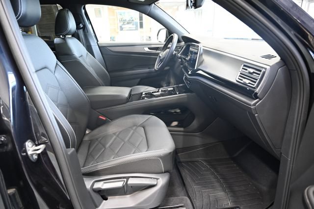 Used 2024 Volkswagen Atlas Cross Sport SE AWD/4WD image 10