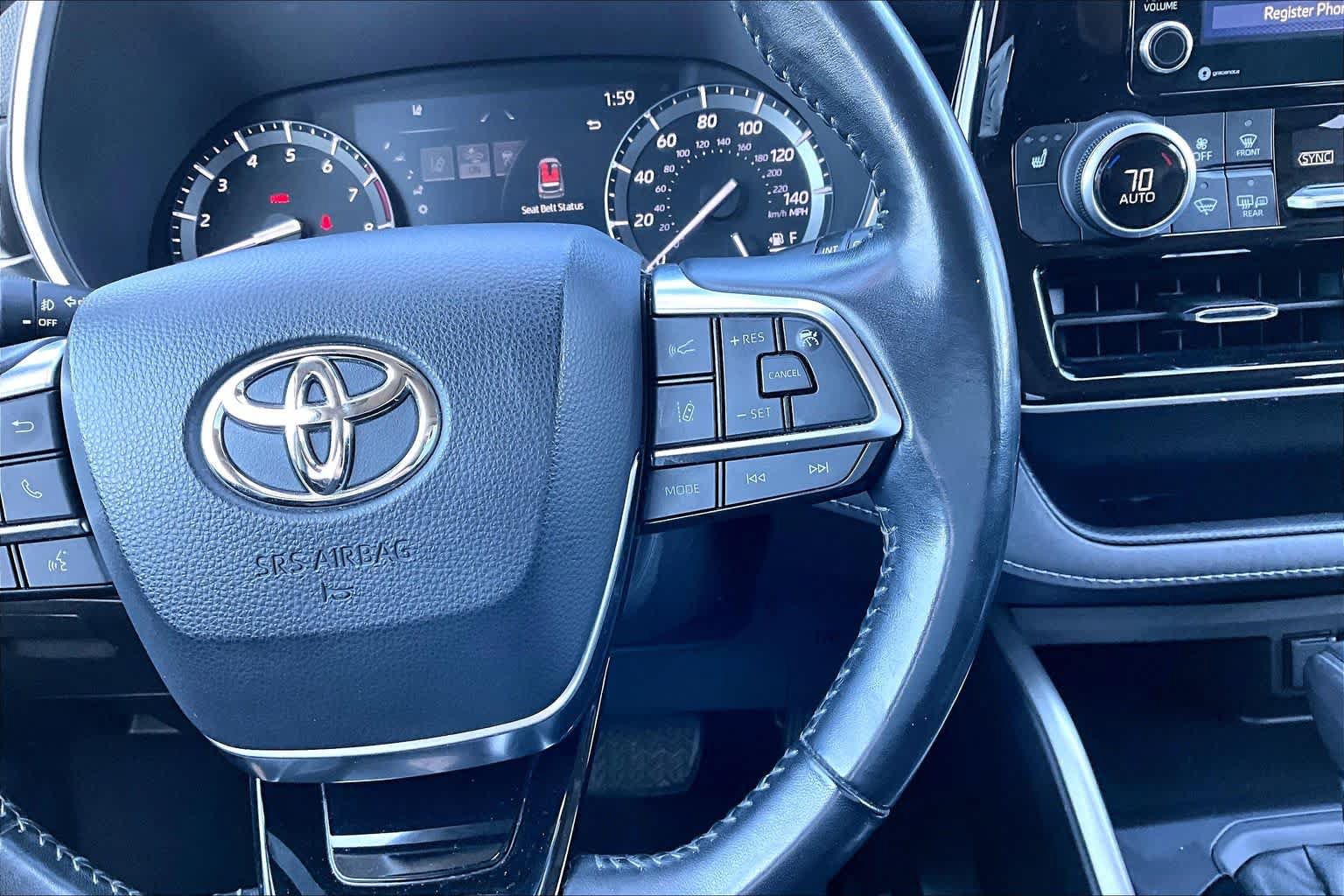 Certified 2021 Toyota Highlander XLE FWD image 24