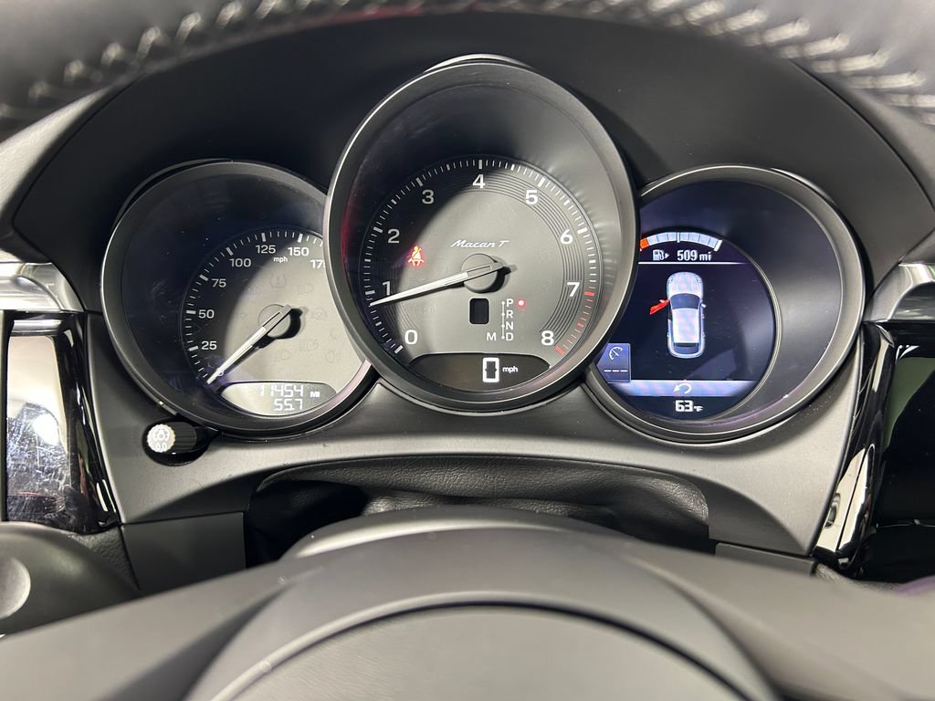 Certified 2025 Porsche Macan AWD/4WD image 20