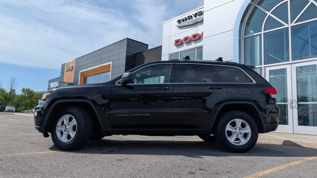 Used 2017 Jeep Grand Cherokee Laredo w/ Quick Order Package 23E AWD/4WD image 8