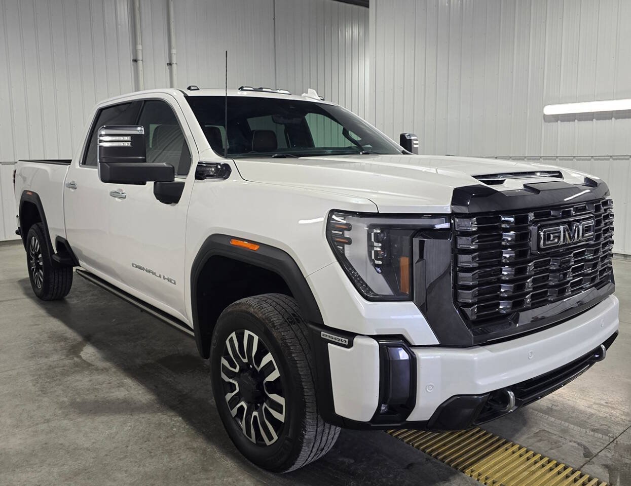 Used 2024 GMC Sierra 2500 Denali Ultimate AWD/4WD image 4