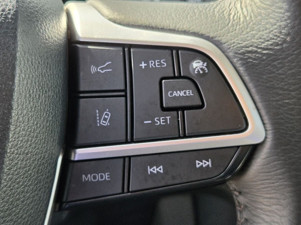 Used 2026 Toyota Sienna XLE FWD image 23