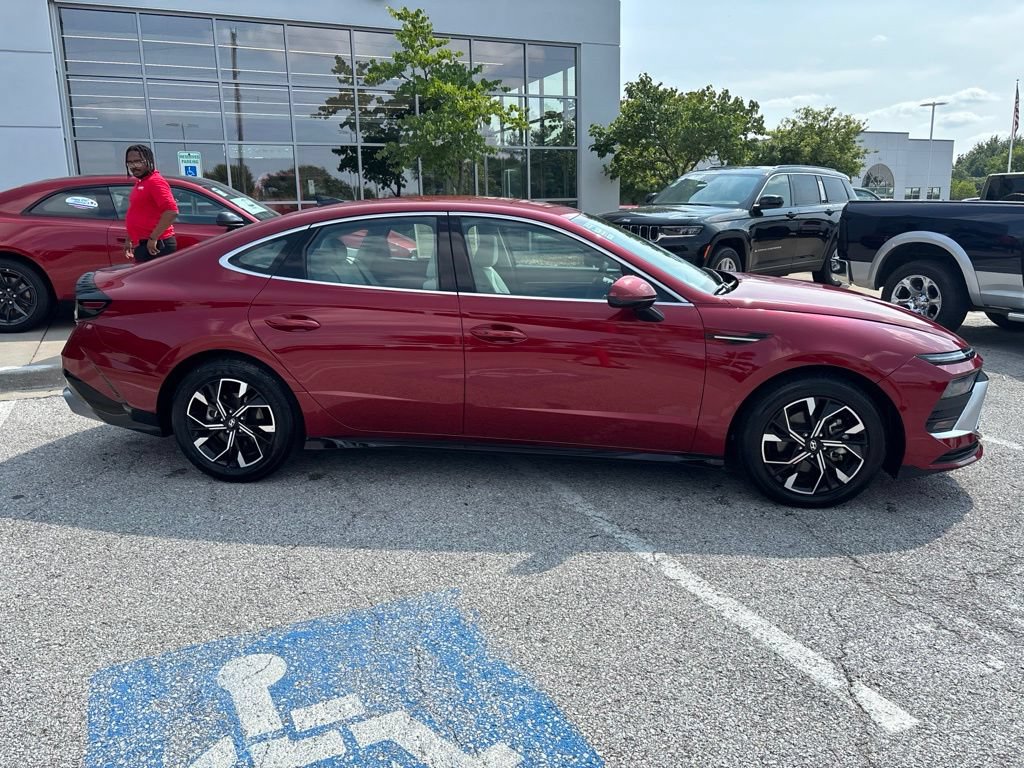 Used 2025 Hyundai Sonata SEL FWD image 34