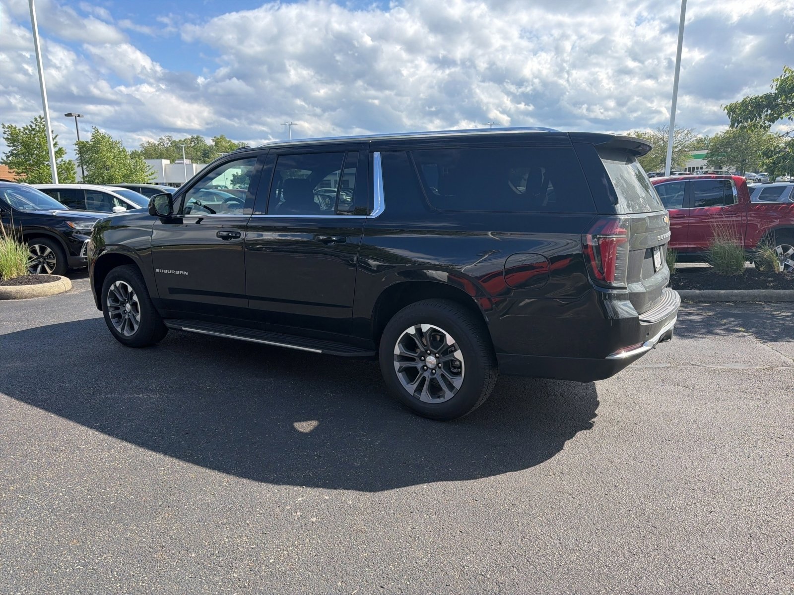 Used 2026 Chevrolet Suburban LS AWD/4WD image 16