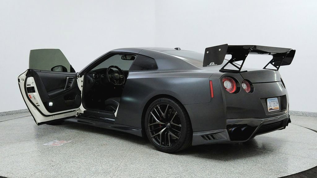 Used 2019 Nissan GT-R image 10
