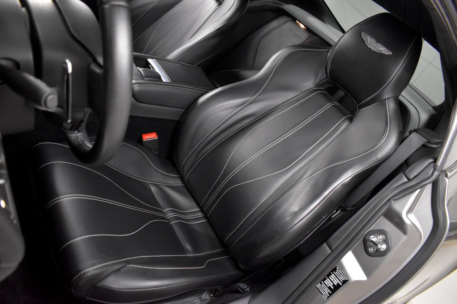 Used 2014 Aston Martin DB9 Coupe RWD image 22