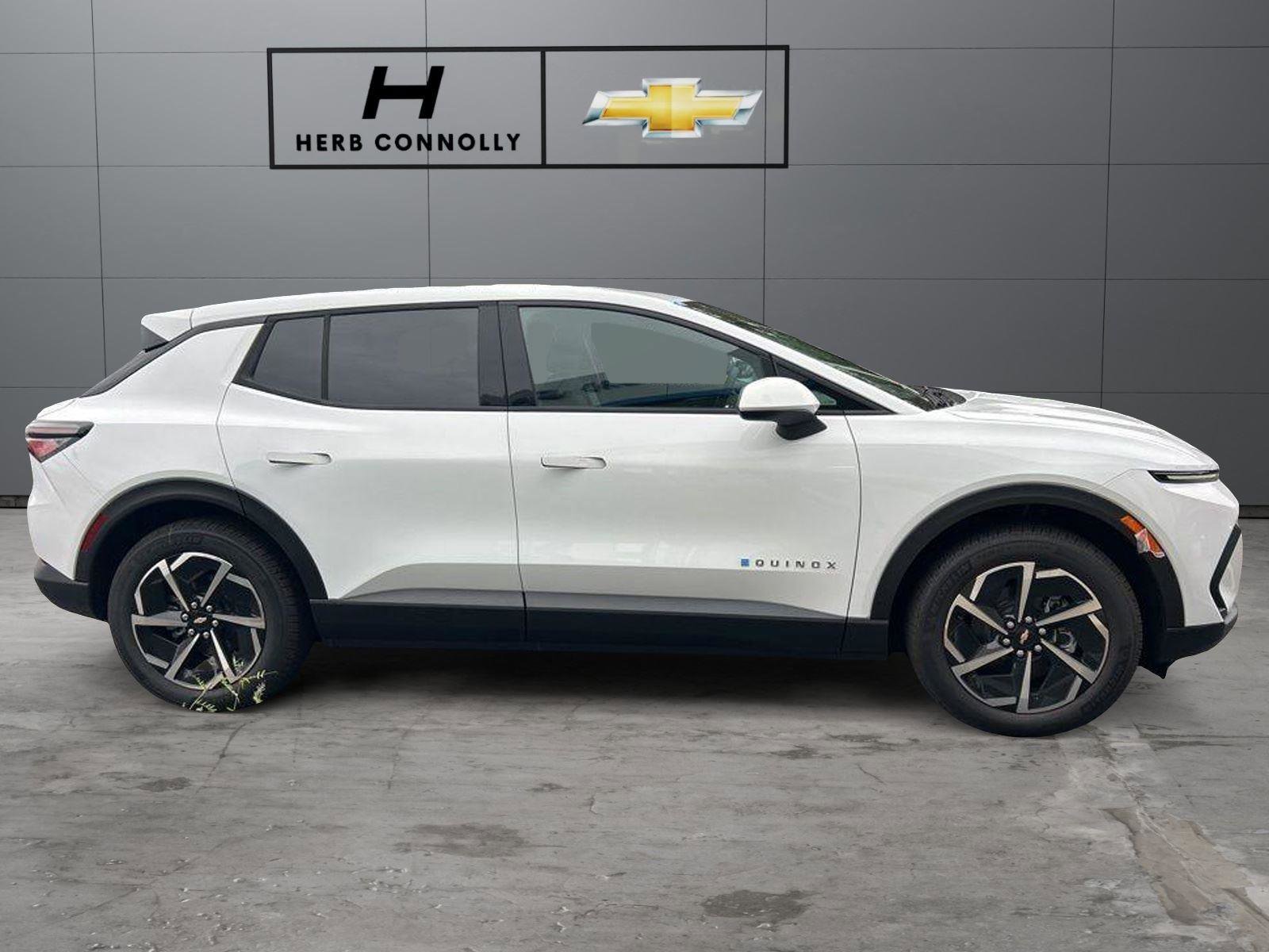 New 2026 Chevrolet Equinox EV LT FWD image 4