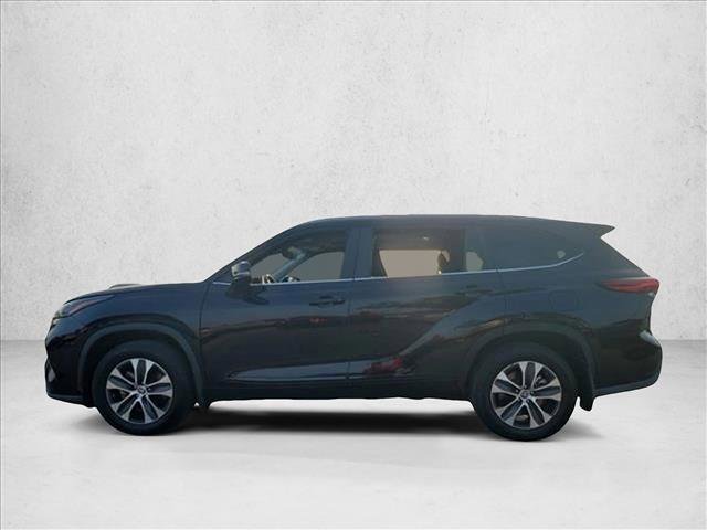 Used 2023 Toyota Highlander XLE image 7