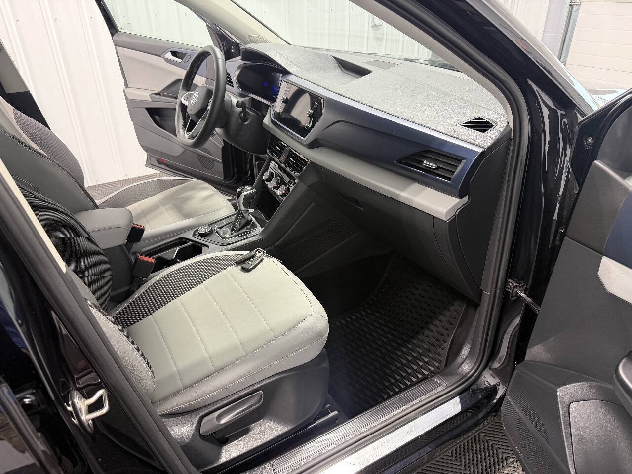 Used 2023 Volkswagen Taos SE w/ Panoramic Sunroof Package AWD/4WD image 16