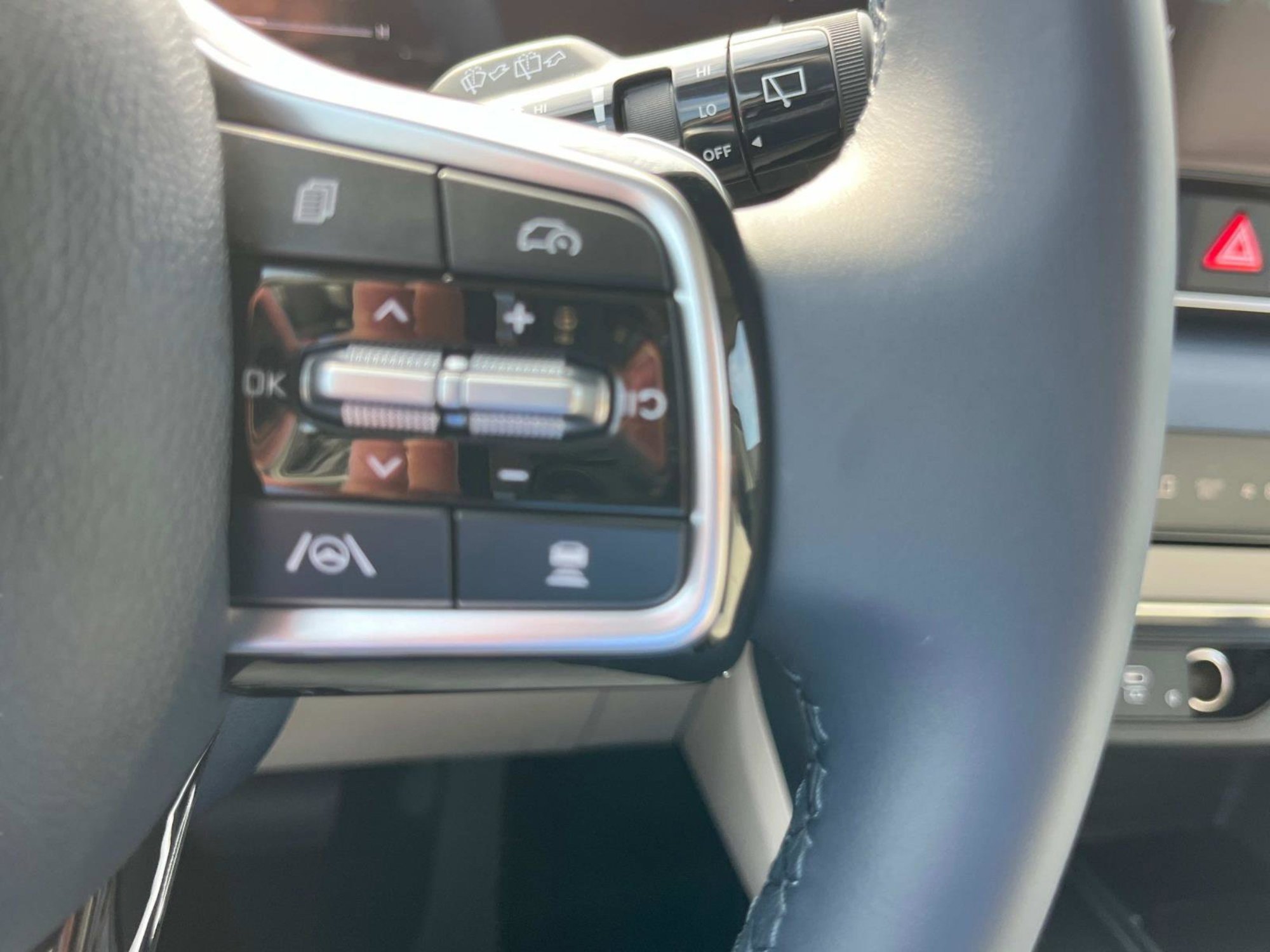 New 2026 Kia Carnival EX FWD image 28
