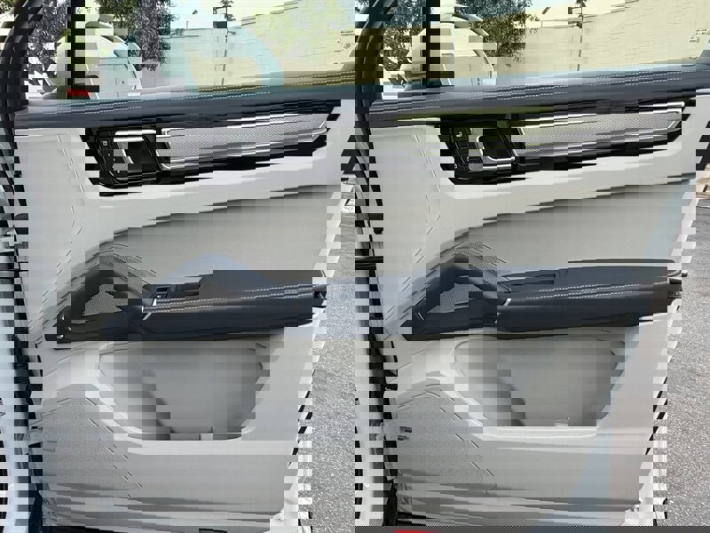 Used 2023 Porsche Cayenne S Platinum w/ Premium Package Plus image 46