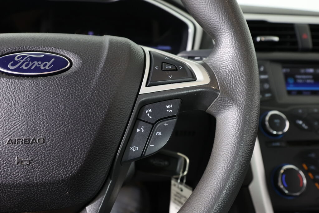 Used 2015 Ford Fusion SE FWD image 33