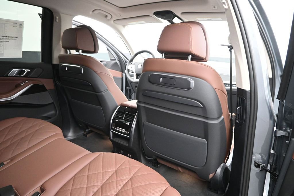 New 2026 BMW X7 xDrive40i AWD/4WD image 24