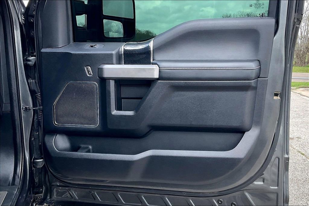 Used 2020 Ford F250 Platinum w/ FX4 Off-Road Package AWD/4WD image 29