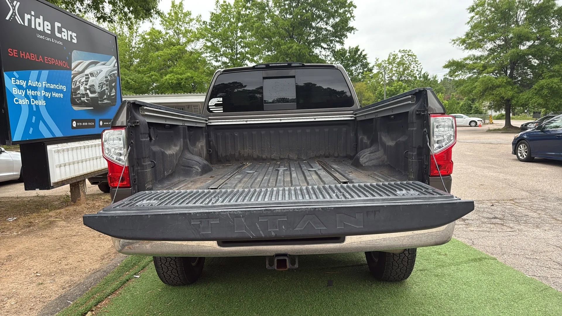 Used 2016 Nissan Titan SV RWD image 9