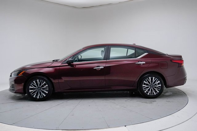 Used 2025 Nissan Altima 2.5 SV image 2