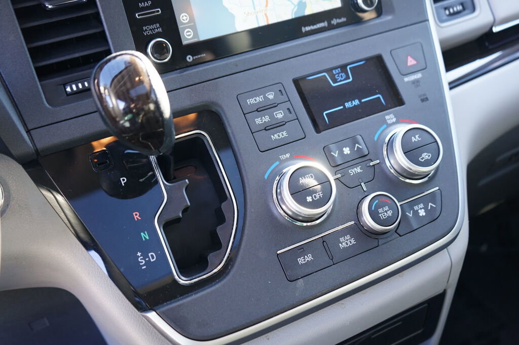 Used 2020 Toyota Sienna XLE w/ XLE Navigation Package image 25