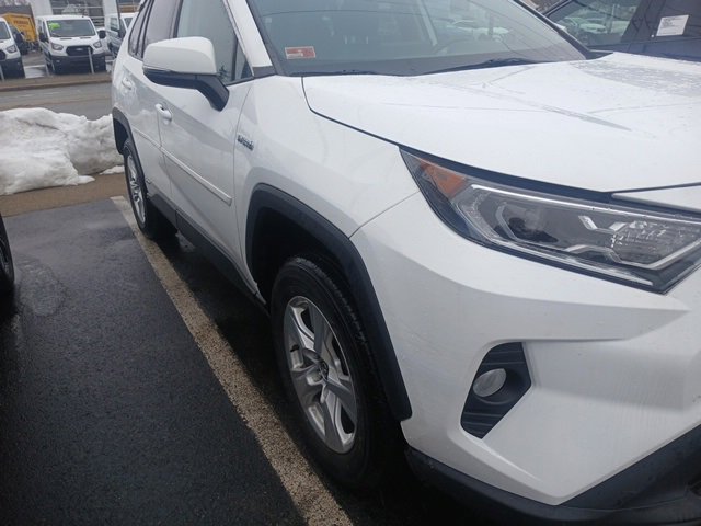 Used 2021 Toyota RAV4 XLE w/ Convenience Package image 3