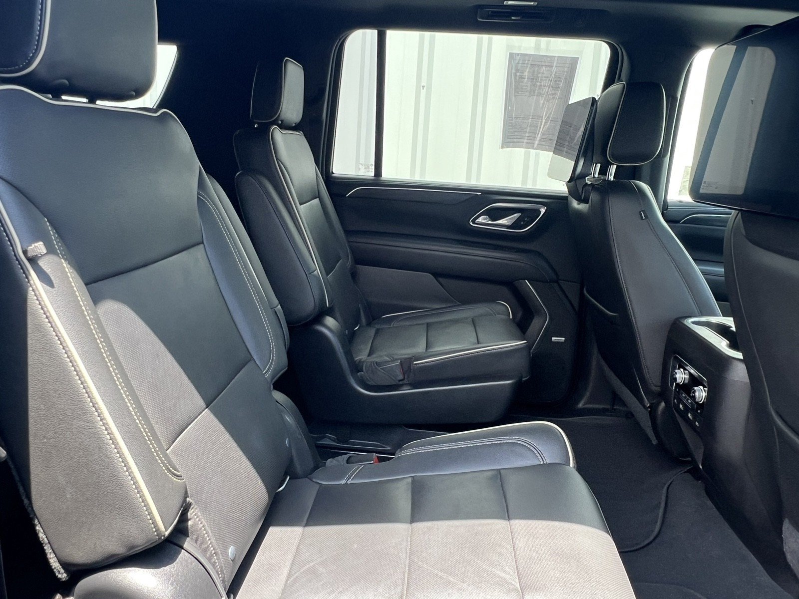 Used 2021 GMC Yukon XL SLT w/ SLT Premium Package AWD/4WD image 24