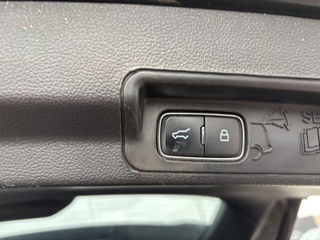 Used 2020 Ford Explorer XLT w/ Equipment Group 202A image 40