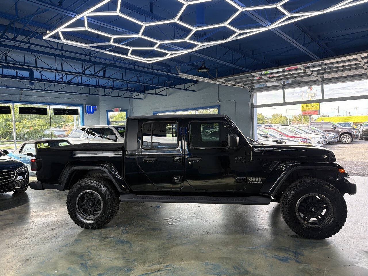 Used 2020 Jeep Gladiator Overland w/ Uconnect 4C Nav & Sound Group AWD/4WD image 9